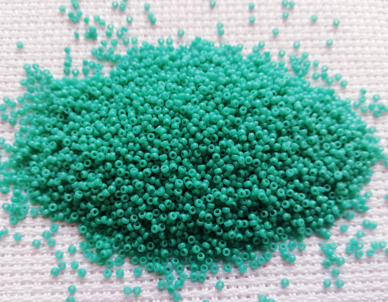 

Мiyuki 15/0 круглий 0412 - Opaque Turquoise Green - Бірюзовий глянцевий непрозорий