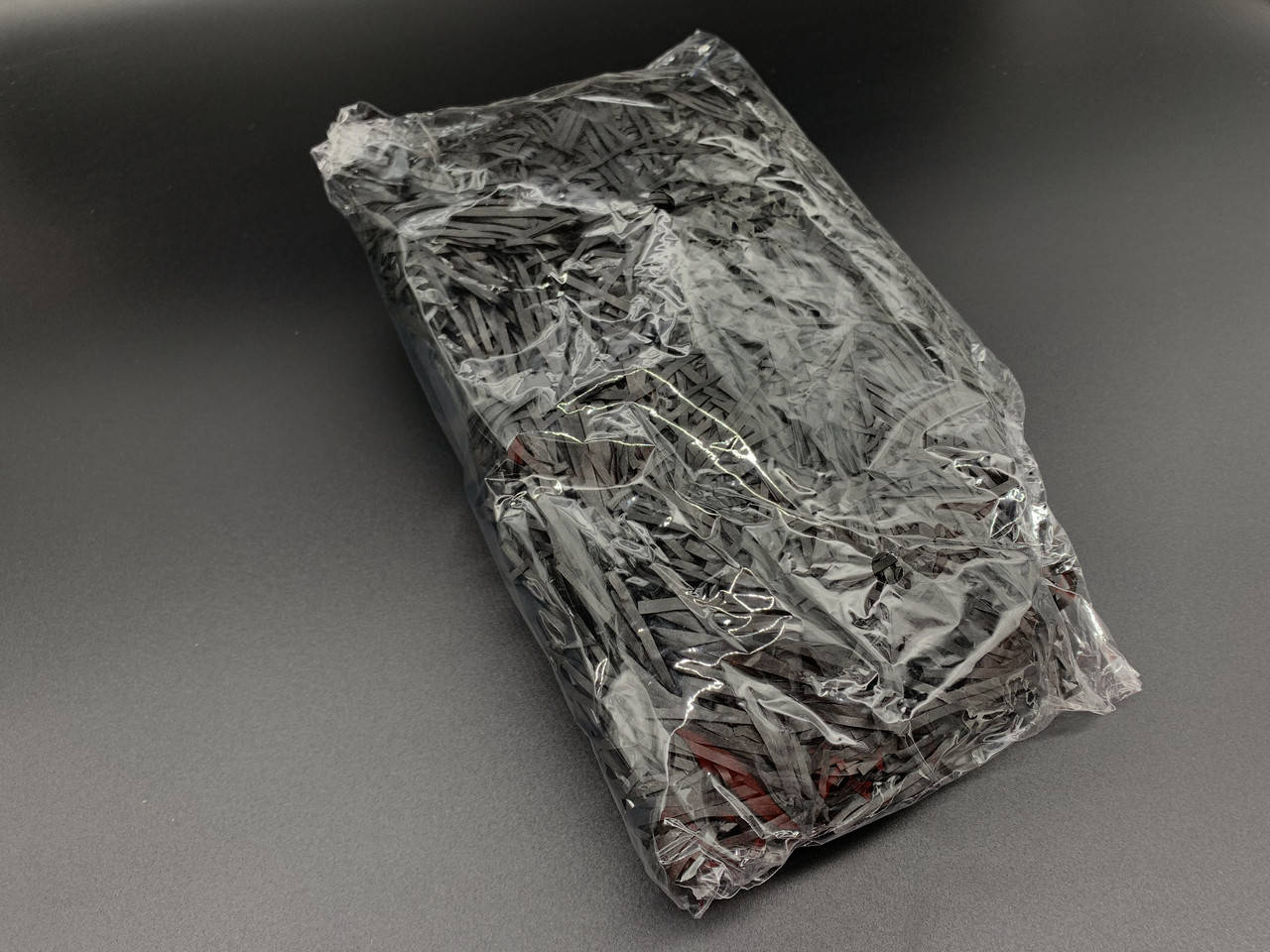 

Наполнитель для коробок. Бумажная стружка для упаковки. Цвет черный.100г