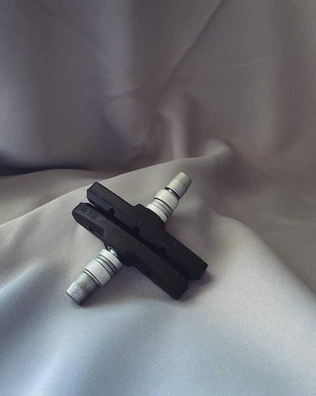 

Тормозные колодки для велосипеда V-Brake Alhonga