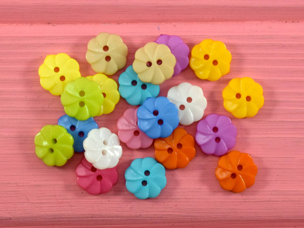 

Пуговки "Цветочки №2" пластиковые (10 шт.), Разные цвета