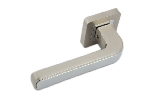 

Ручка на розетке TRION PEGASO SN/CP