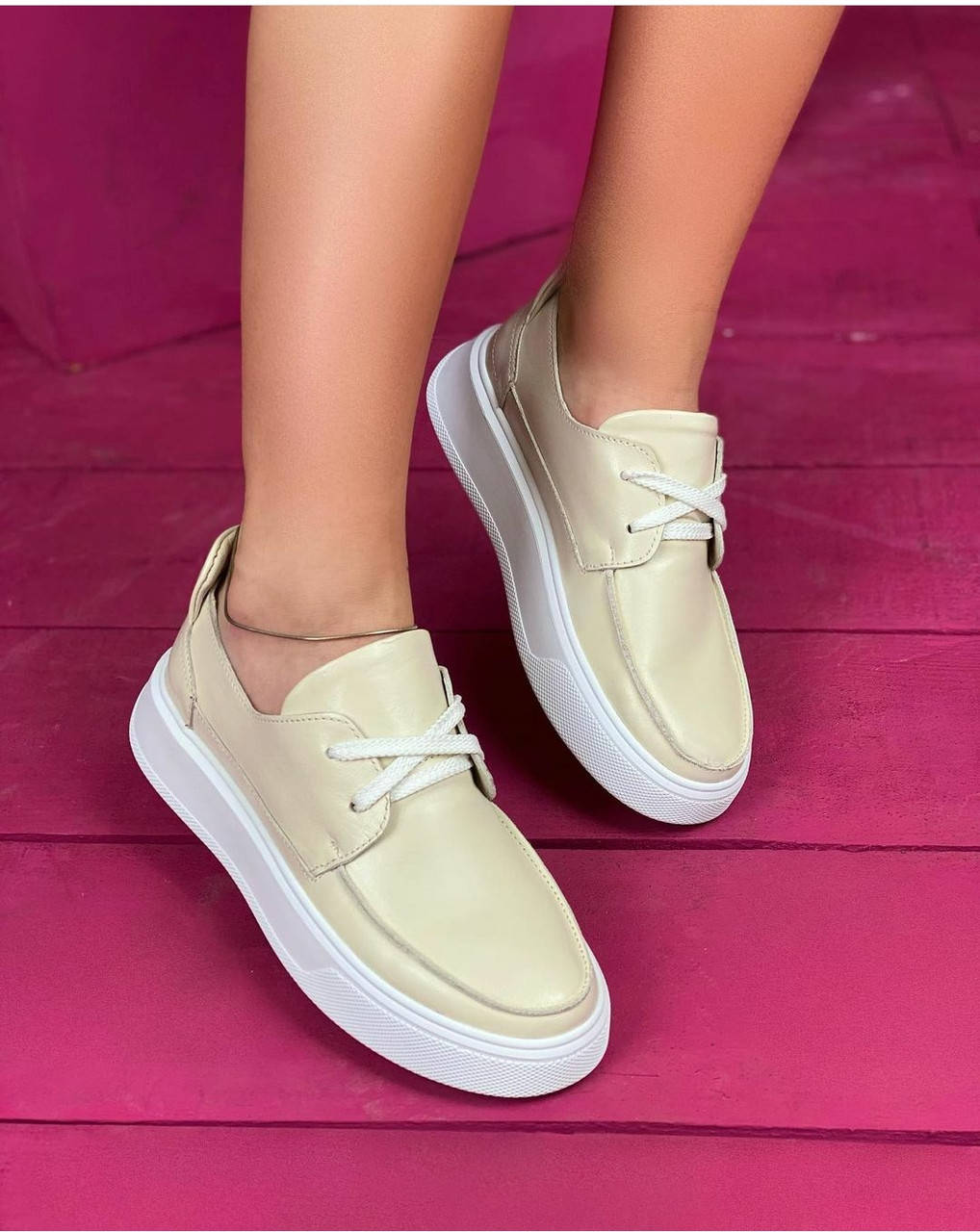 

Модные кожаные кроссовки