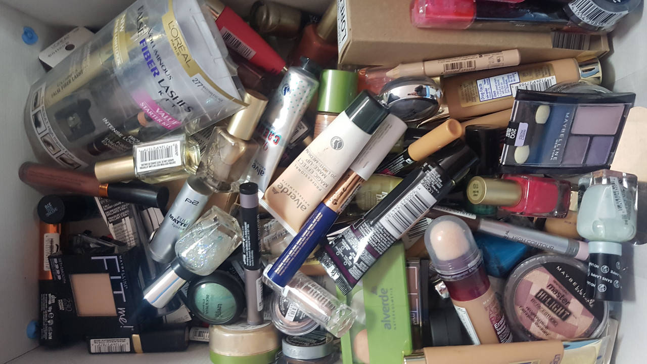

Косметика MAYBELLINE, LOREAL ... 110 шт. из США и EU сток оптом