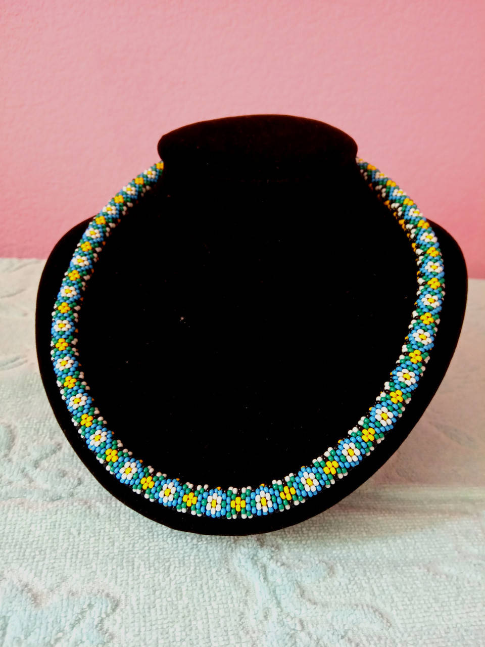 

Женское украшение колье - жгут Патриотический с чешского бисера