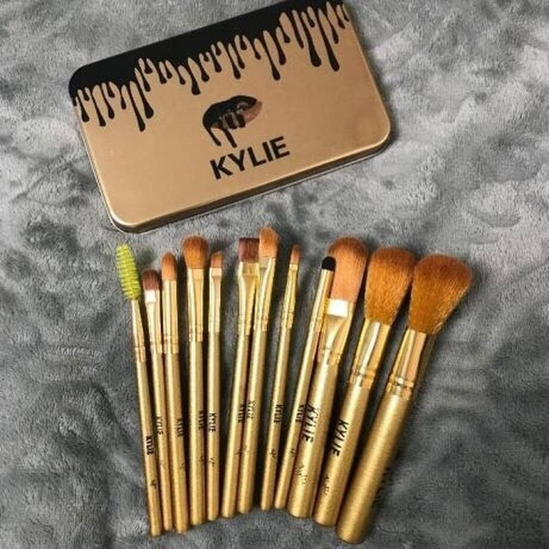 

Набор кистей 12 шт Kylie в контейнере