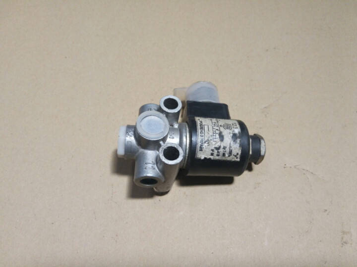 

Электропневмоклапан КрАЗ нов. обр. (пр-во ПААЗ) 12.3745000