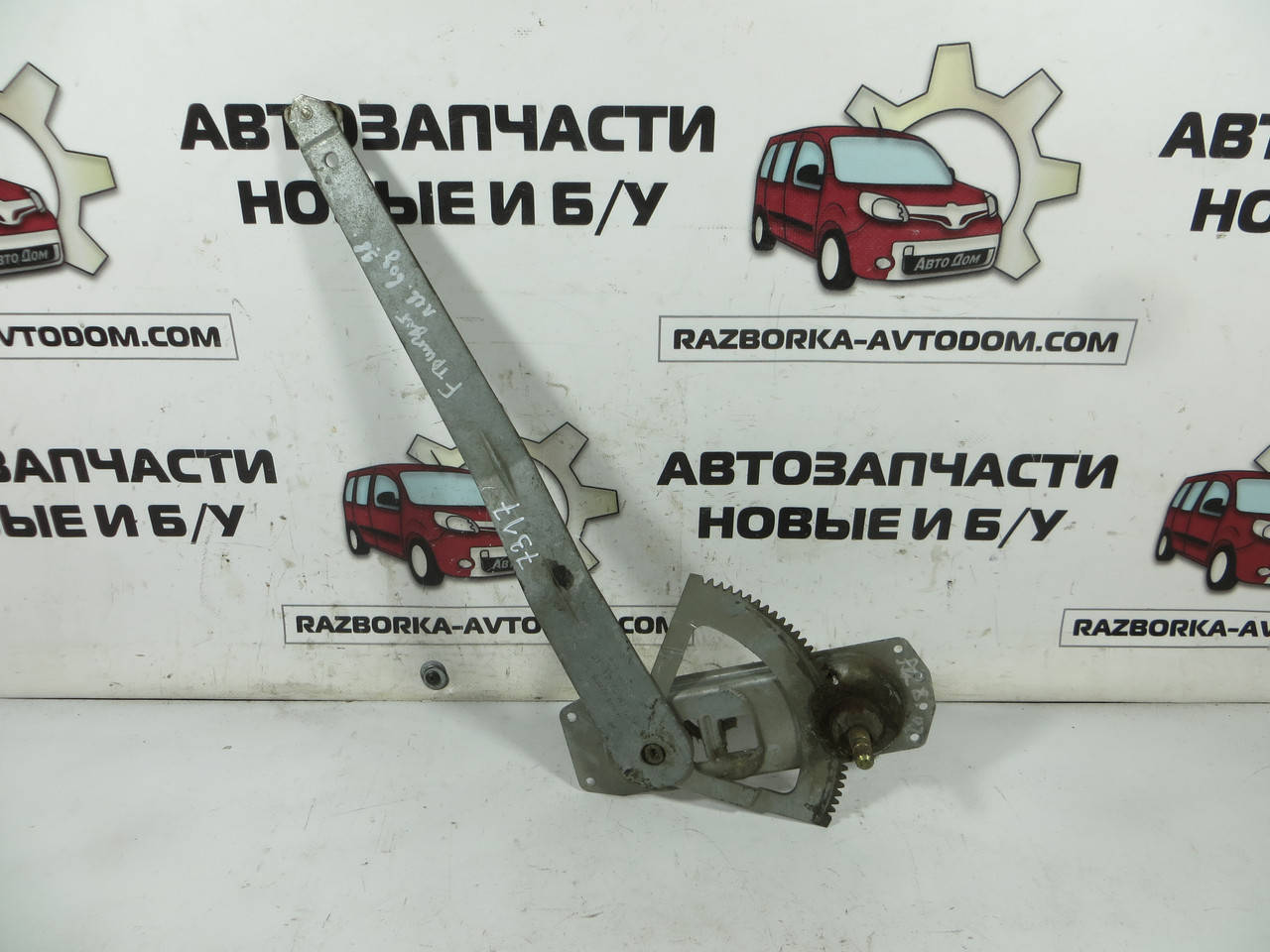 

Стеклоподъемник механический левый FORD TRANSIT (1995-2000) ОЕ: 1052176