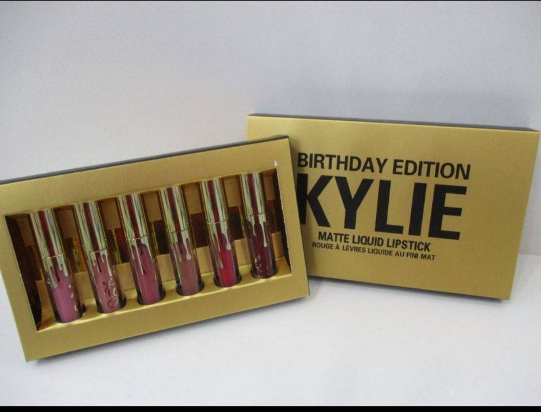 

Набор матовых жидких помад Kylie Birthday