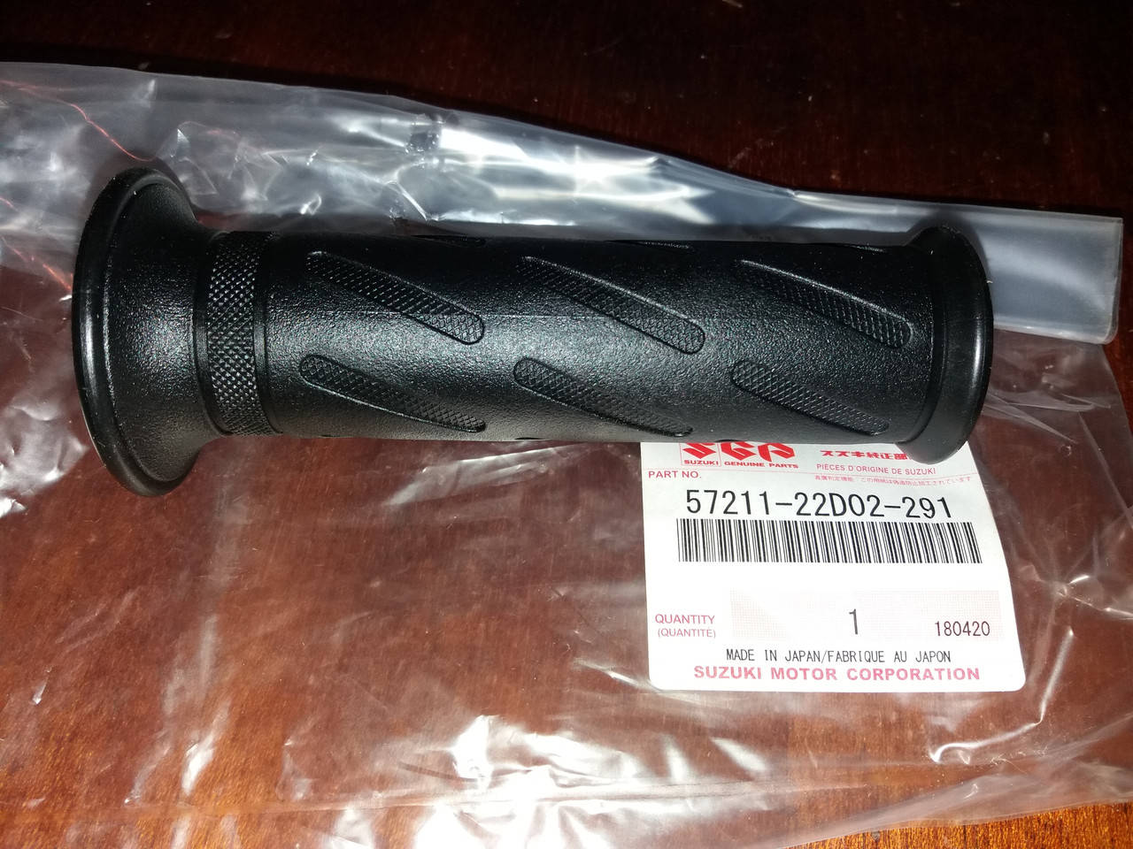 

Ручка руля левая 98-06г Suzuki Burgman SkyWave 57211-22D02-291