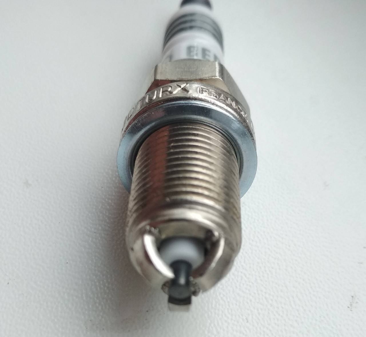 

Оригинальная VAG Свеча зажигания Шкода Октавия А5 Тур 1,6MPI 101000041AC