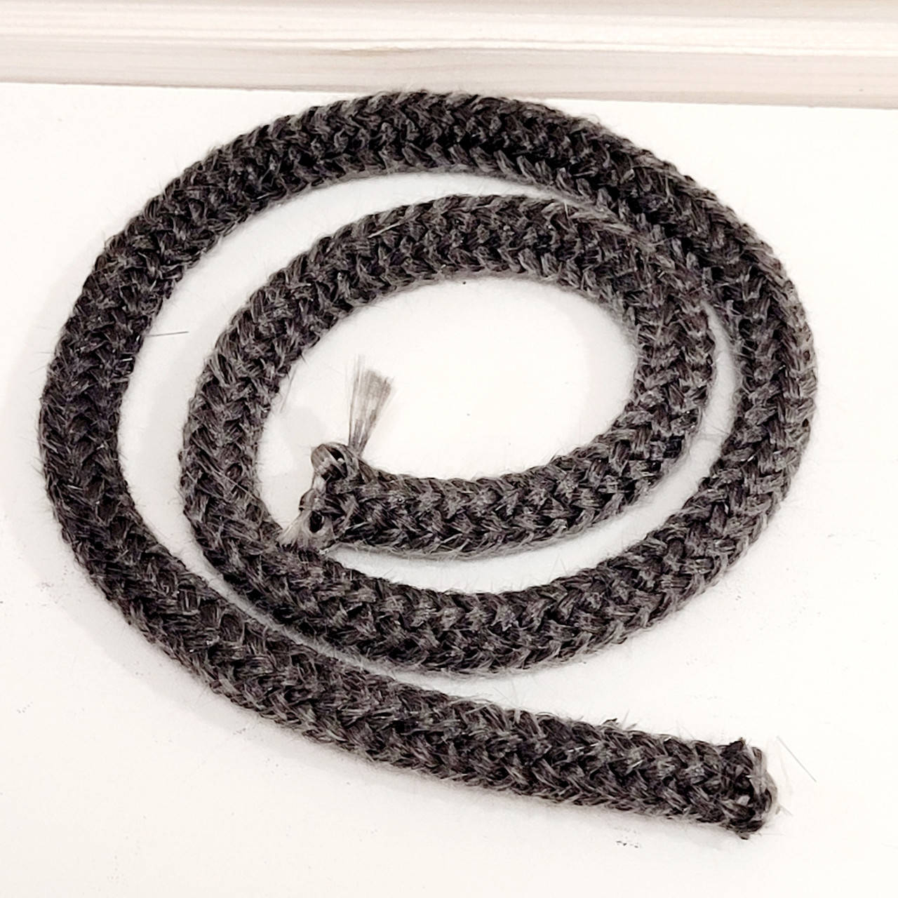 

Шнур уплотнительный жаропрочный круглый D12мм