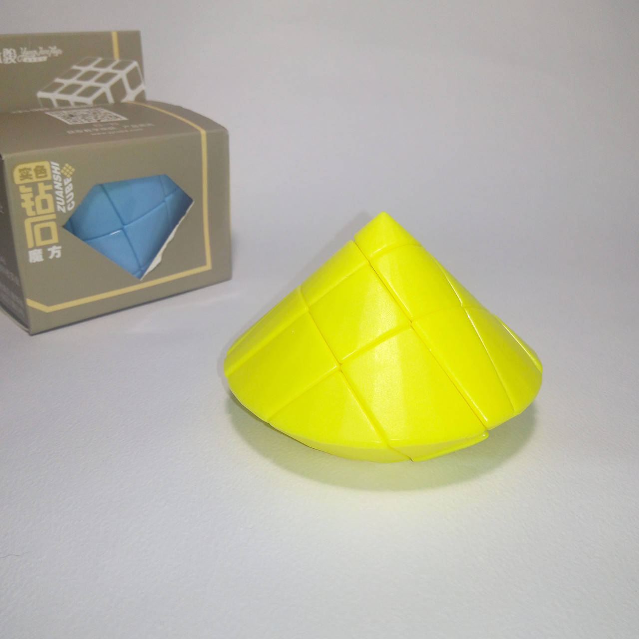 

Головоломка MoYu Diamond Yellow Color