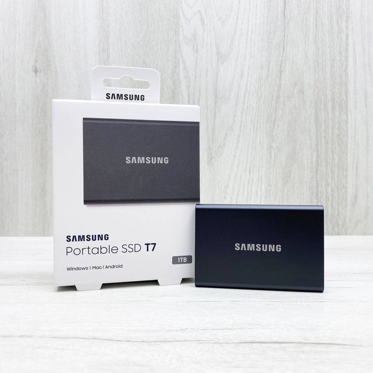 

Наружный жесткий диск SAMSUNG PORTABLE SSD T7 1TB (cерый)