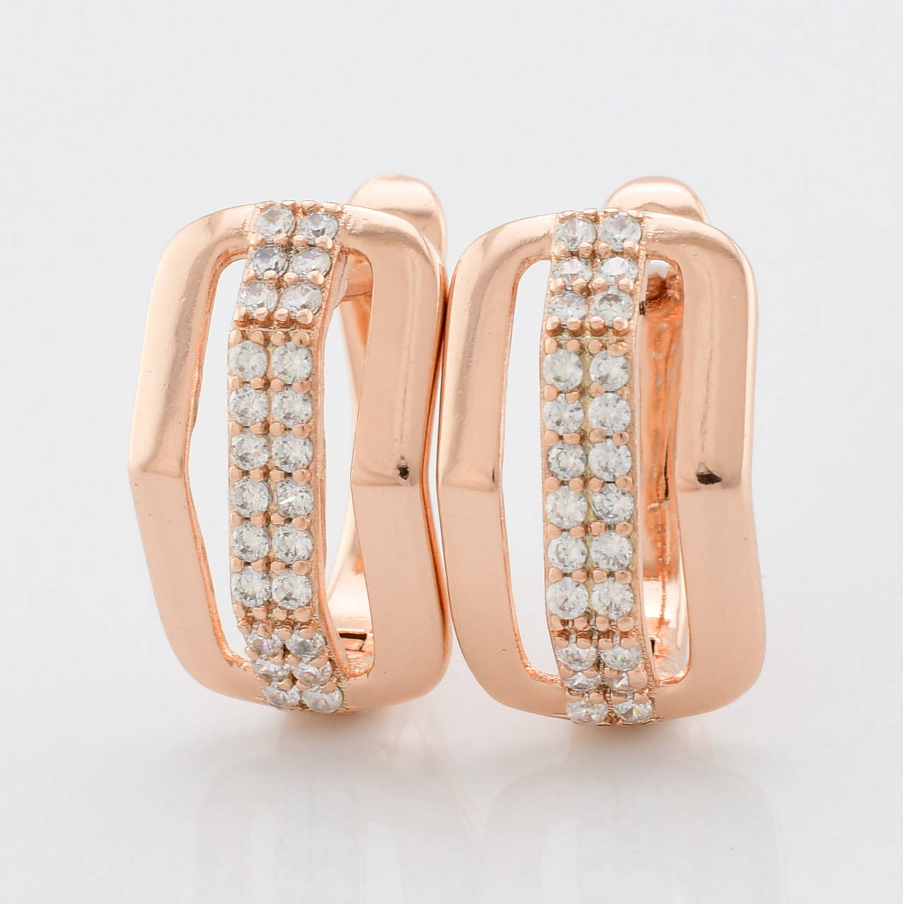 

Серьги 22508 размер 16х8 мм белые фианиты вес 2.8 г позолота РО