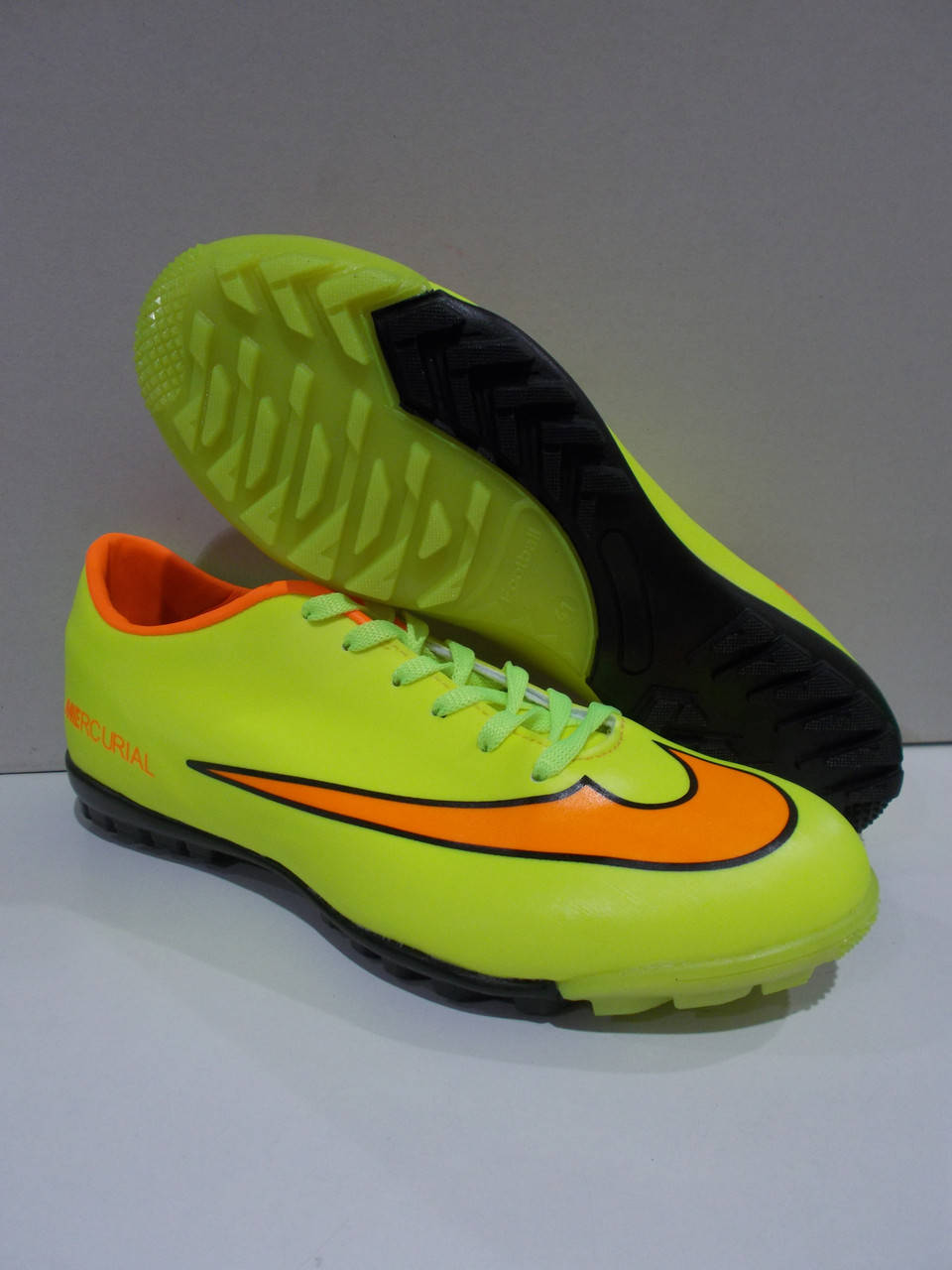 

Сороконожки футбольные Frilion Nike желтый