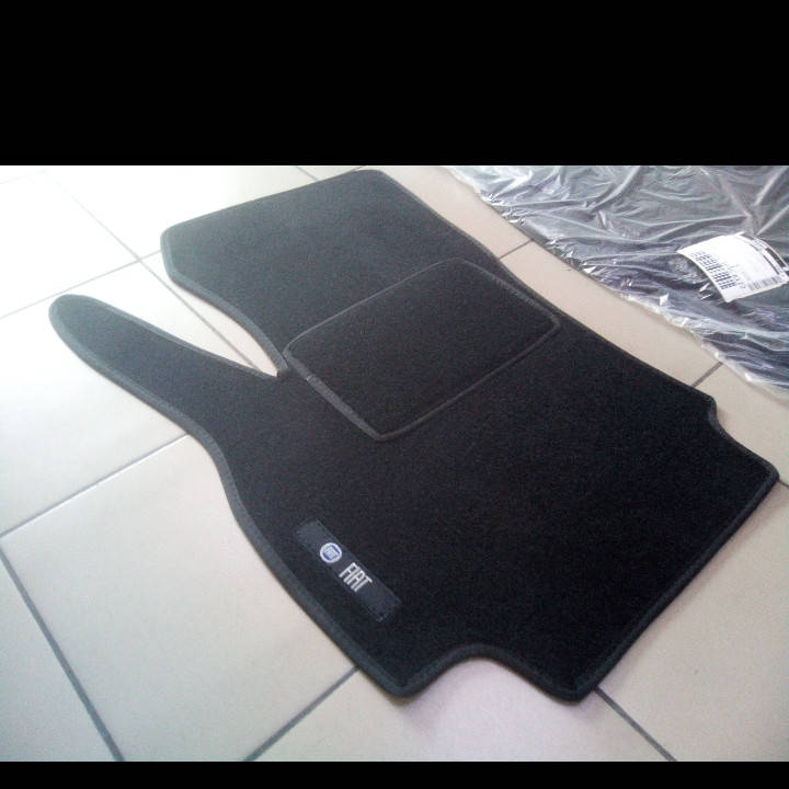 

Ворсовый водительский коврик Fiat Qubo