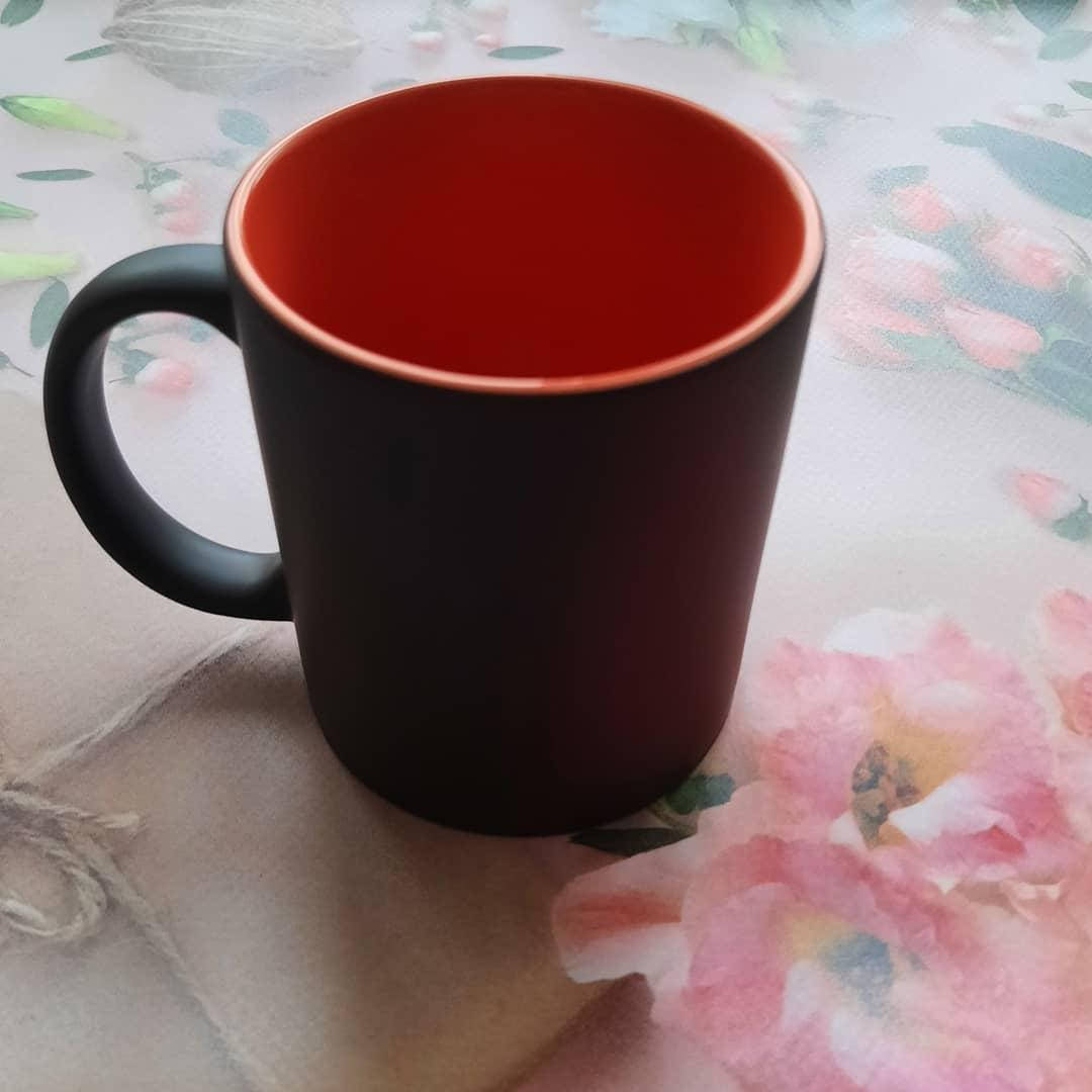 

Кружка-хамелеон матовая внутри оранжевая 330 мл.(цена уже с вашим фото и принтом), Красный