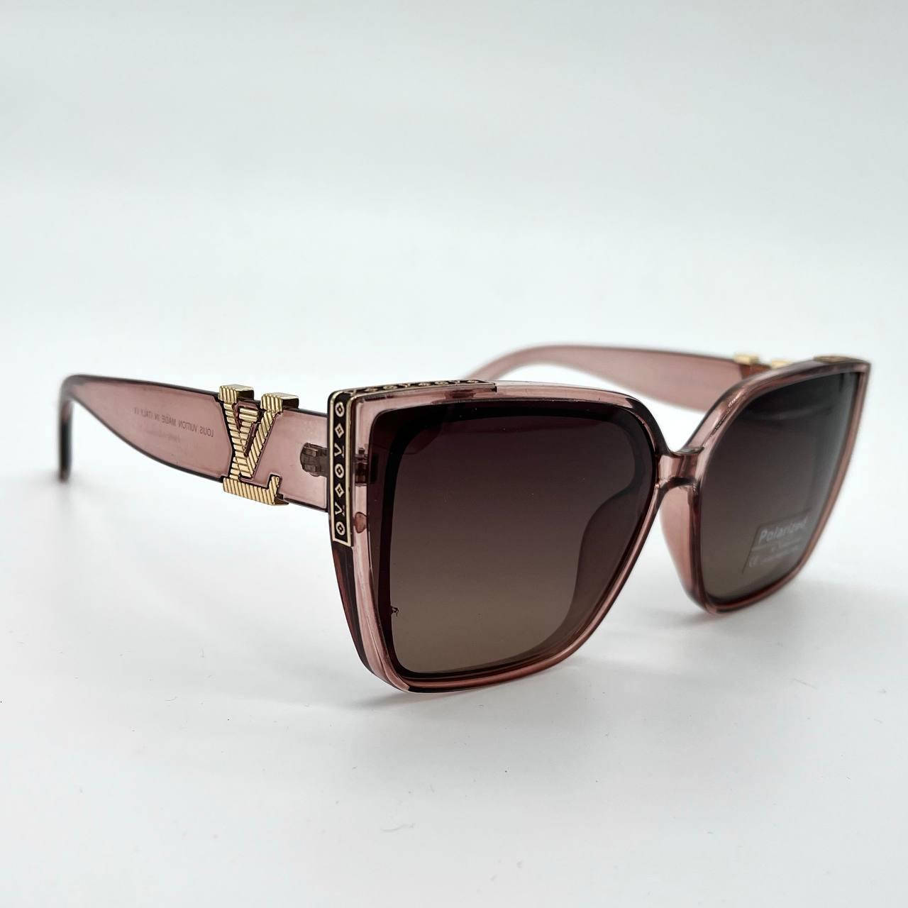 

Жіночі сонцезахисні окуляри квадратної форми в пластиковій оправі