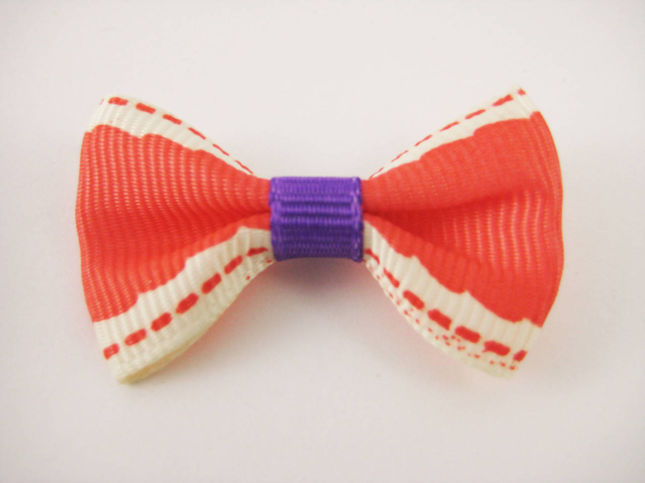 

Бантики со строчкой. Цвет красный. 4х2 см