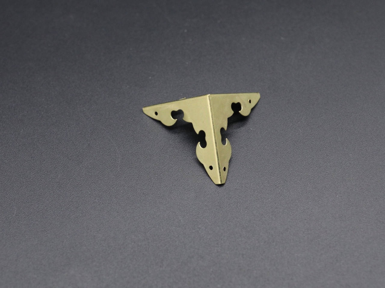 

Уголок металлический тройной. Цвет "золото". 30х30х30мм, Золотистый