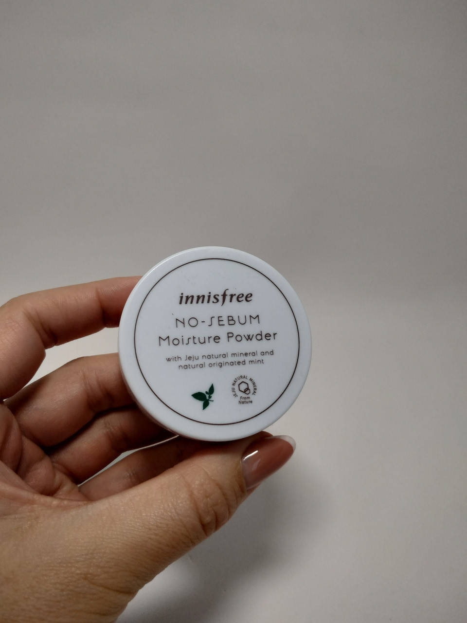 

УВЛАЖНЯЮЩАЯ МАТИРУЮЩАЯ ПУДРА INNISFREE NO SEBUM MOISTURE POWDER