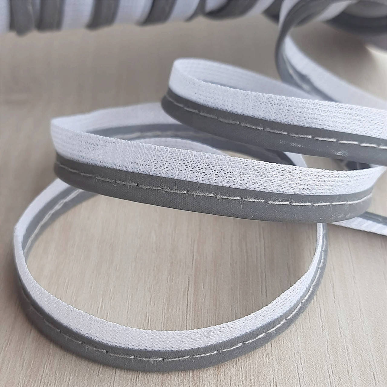 

Кант світловідбиваючий, Серый