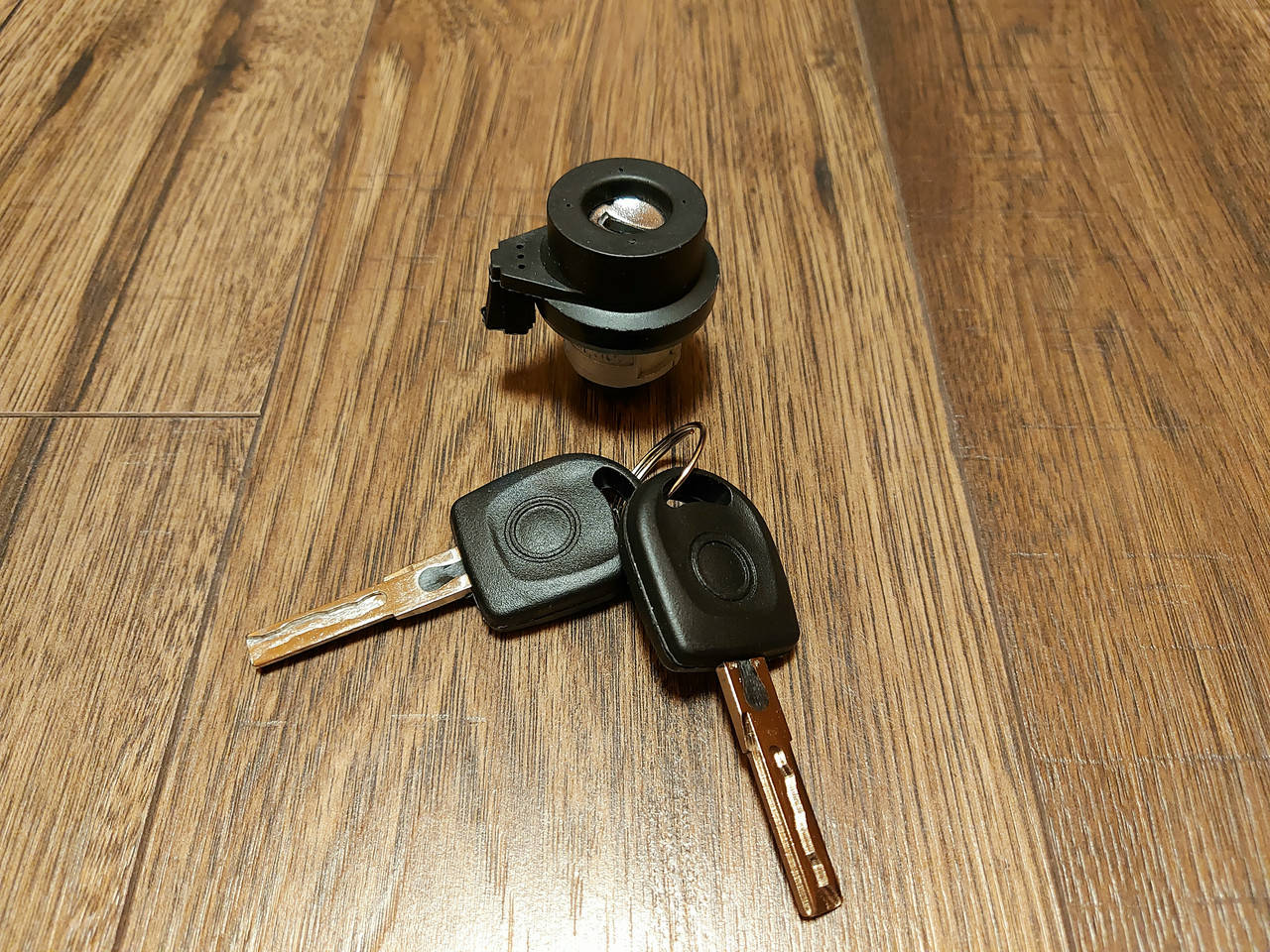 

Личинка (сердцевина) замок зажигания VW Golf 4 (08.1997 - 06.2006)