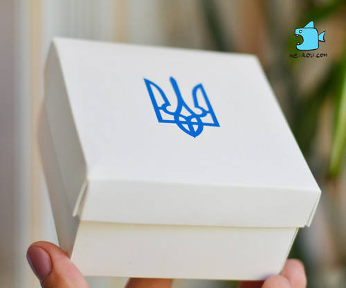

Подарочная коробочка "Патриотическая бонбоньерка с гербом Украины"
