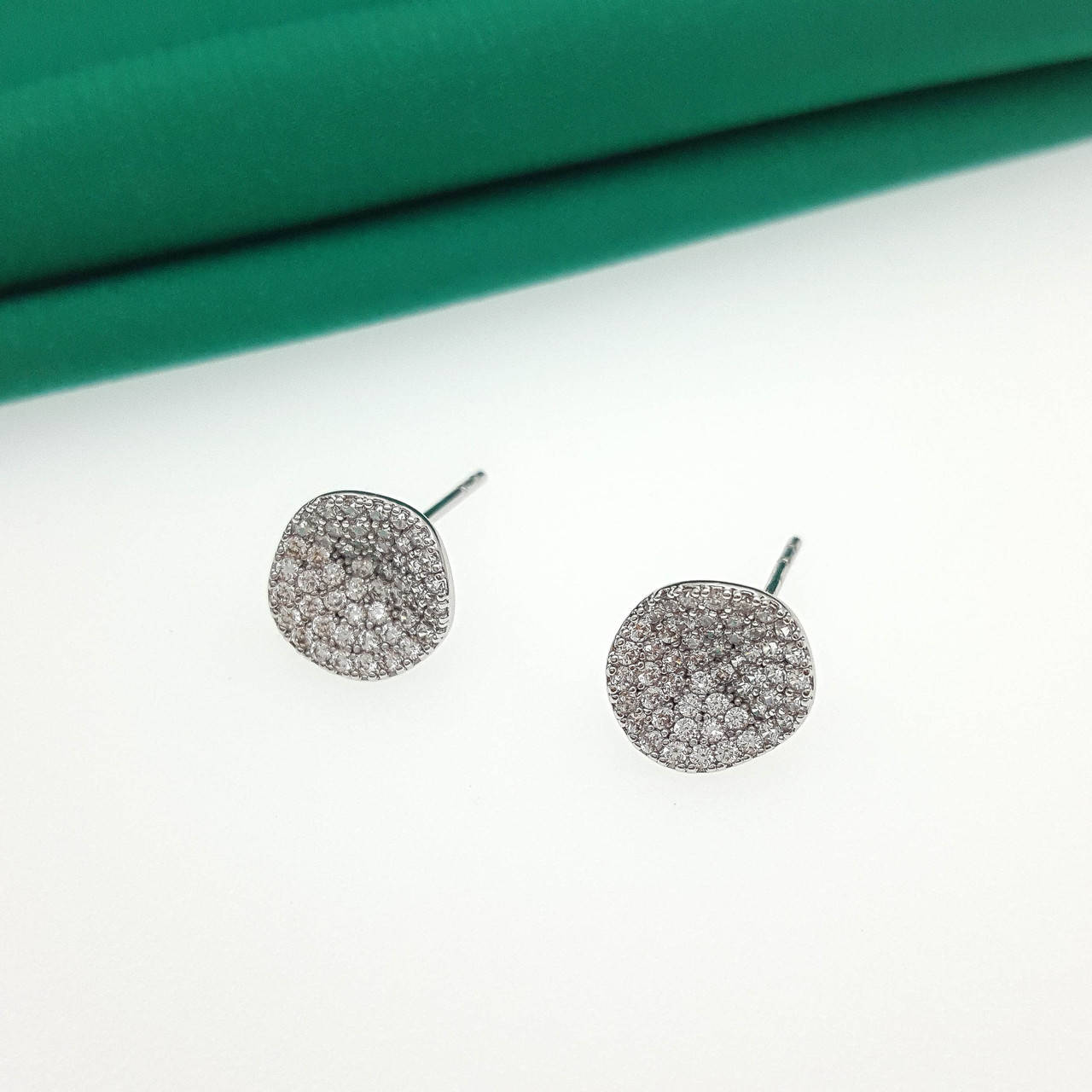 

Серьги гвоздики, "Фигурный Круг" в россыпи камней, Xuping, медсплав