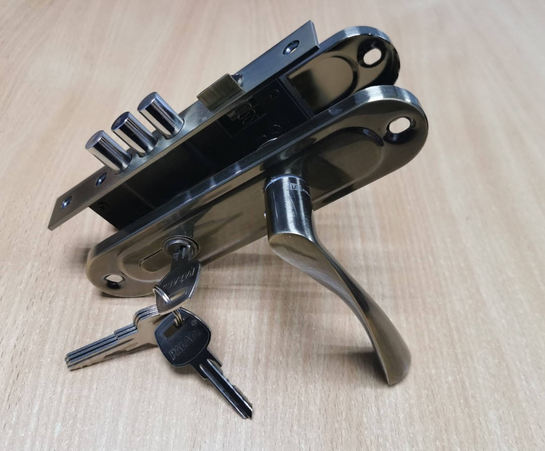 

Замок врезной Paladii с ручками 61.5-45-C AB бронза