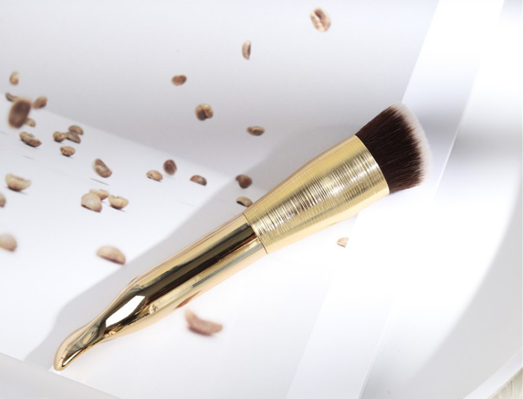 

Кисточка Beauty Artisan для тональный основ, румян и праймеров.