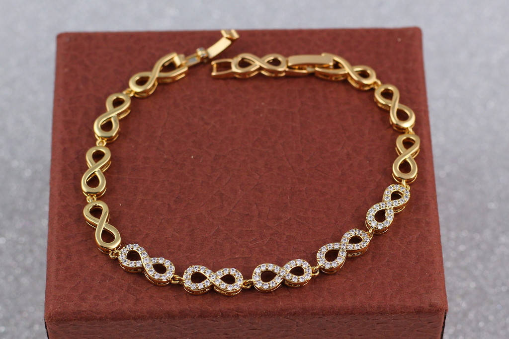 

Браслет Xuping Jewelry бесконечность пять восьмерок с камнями 20 см 5 мм золотистый