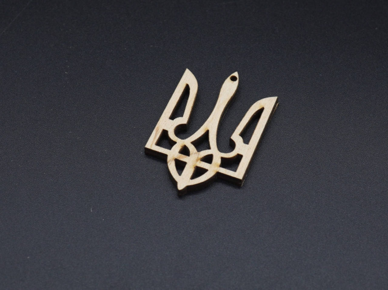 

Деревянные заготовки. Тризуб. 32х48мм