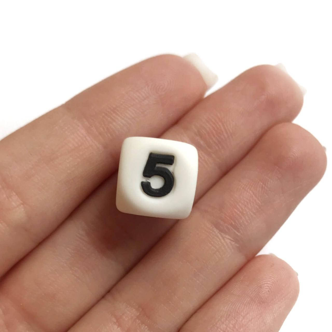 

Цифра 5(силиконовые бусины), Белый