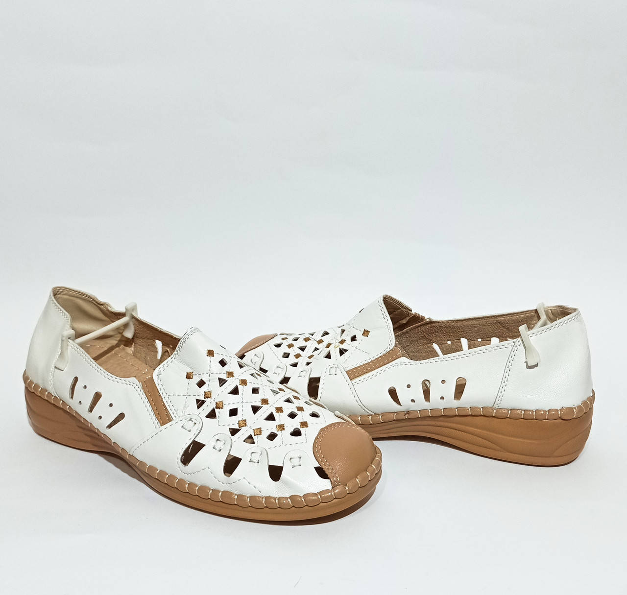 

Босоножки женские, сандали женские на низком ходу, в белом цвете удобная обувь на каждый день