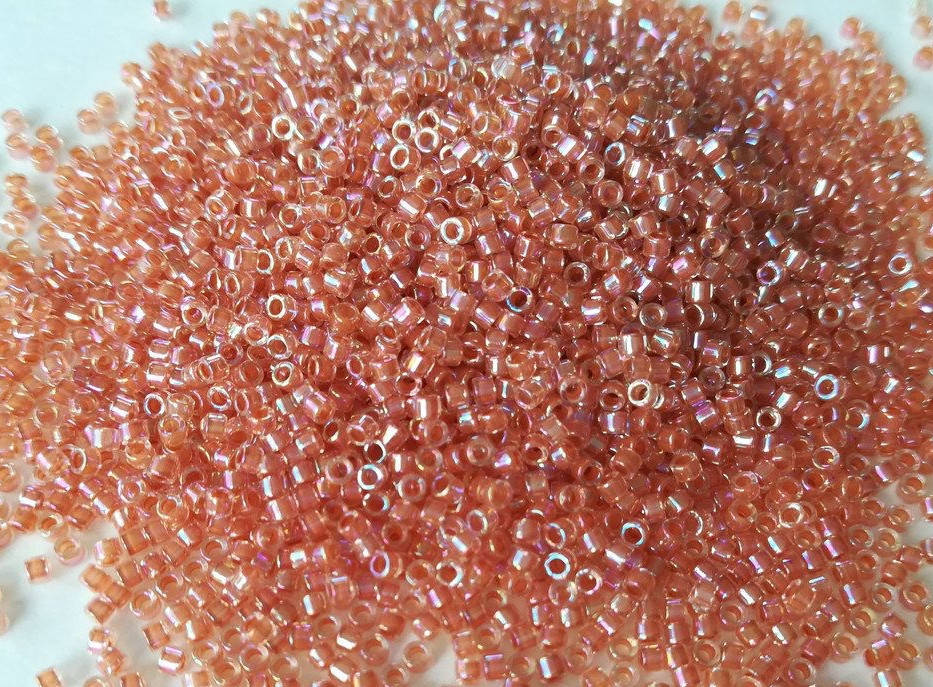 

Японський бісер Miyuki Delica 11/0 DB0054 Lined Peach AB