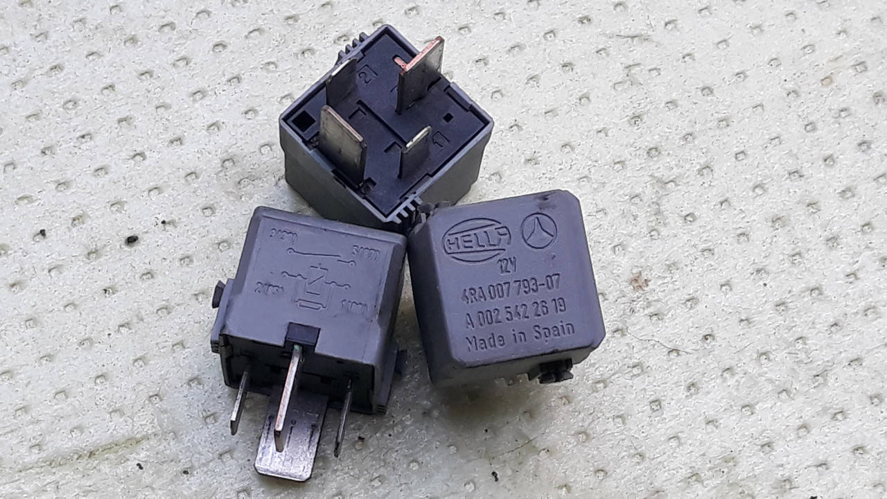 

Реле Mercedes A0025422619 0025422619 4RA007793031 реле 4 контактное 12в 50а ампер