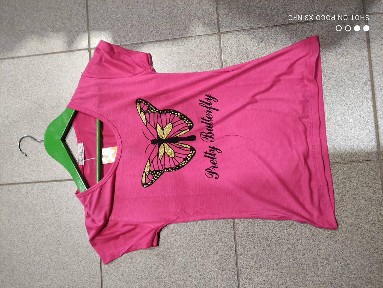 

Женская хлопковая футболка хорошего качества, приталенный силуэт, отличный вариант для повседневного гардероба