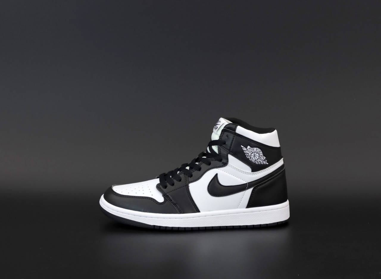 

Кроссовки Nike Air Jordan 1 High Retro Black-White (Черно-Белый) 38