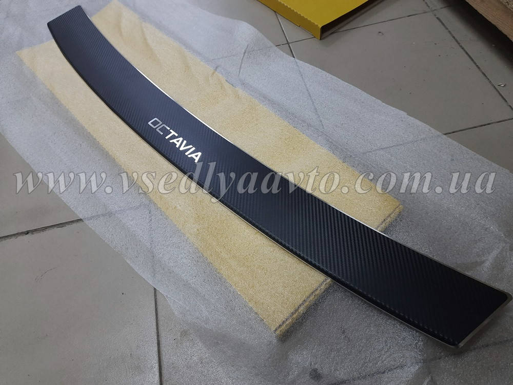 

Накладка на бампер с загибом Skoda OCTAVIA III A7 с 2013 г. универсал (Carbon), Желтый