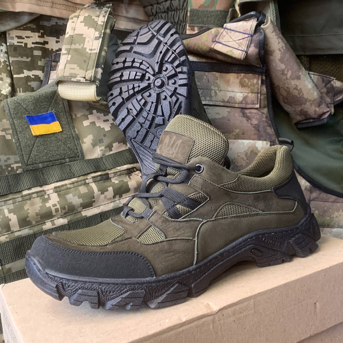 

Кроссовки тактические олива герб