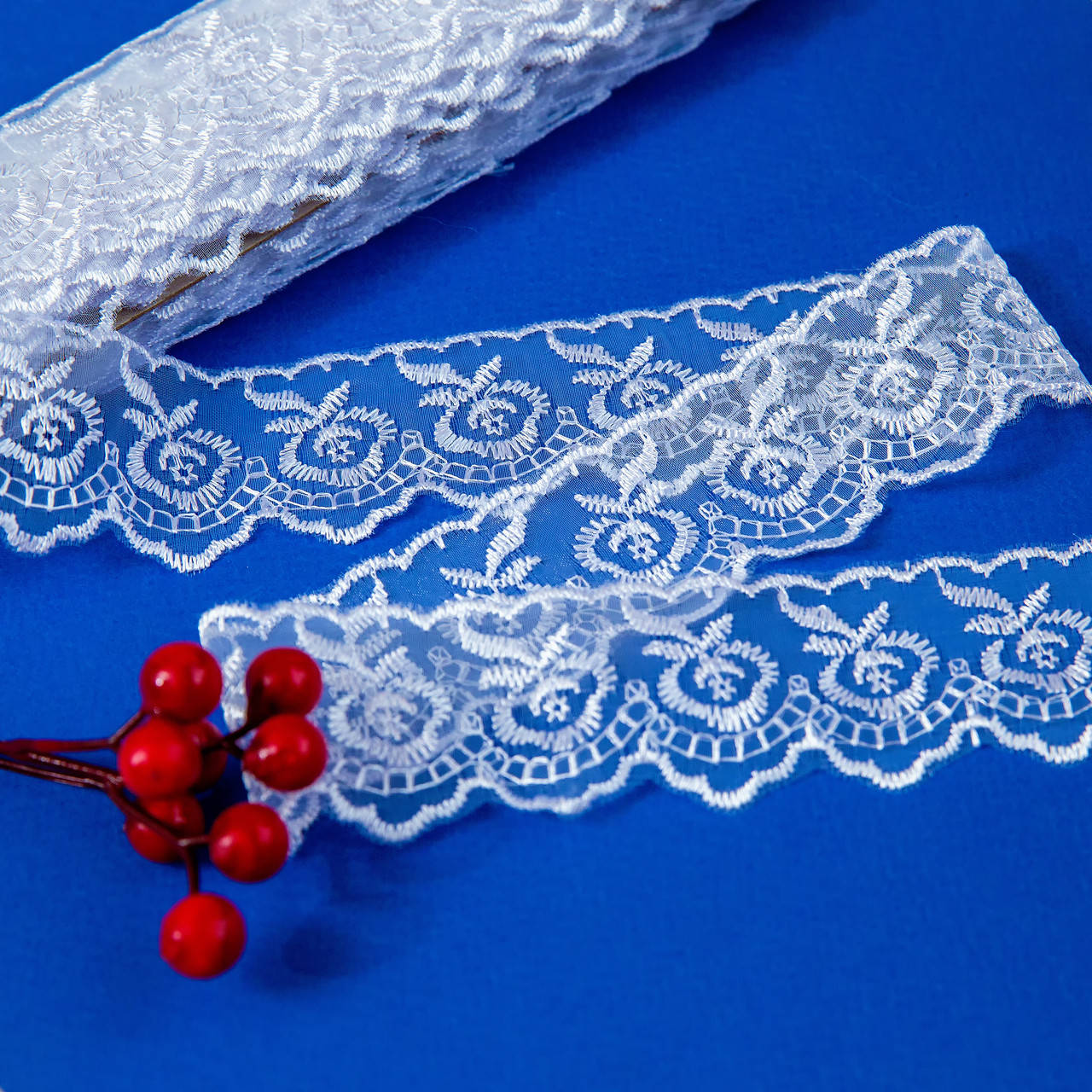 

Кружево "Яблочко" / цвет голубой / ширина 4,5 см / упаковка 9 м, Белый