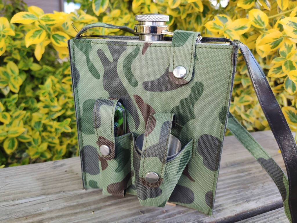 

Фляга 540 мл, 3 стопки, складной нож в камуфляжном чехле, Хаки