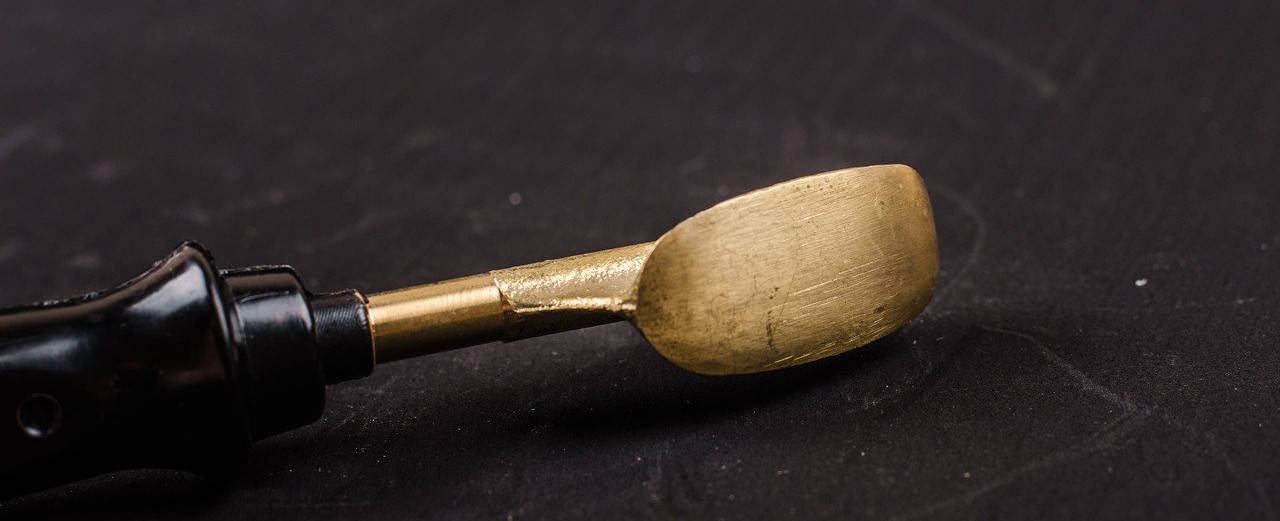 

Электро утюжок для разглаживания кожи Амбуз