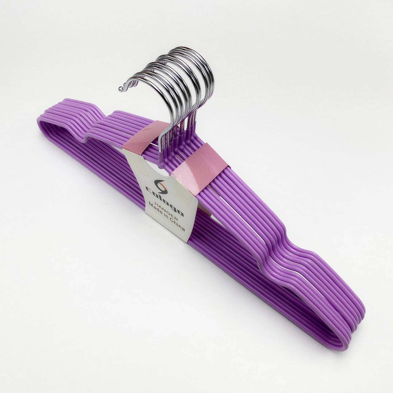 

Металлические вешалки плечики в силиконе лилового цвета толщина 4 мм, в упаковке 10 штук