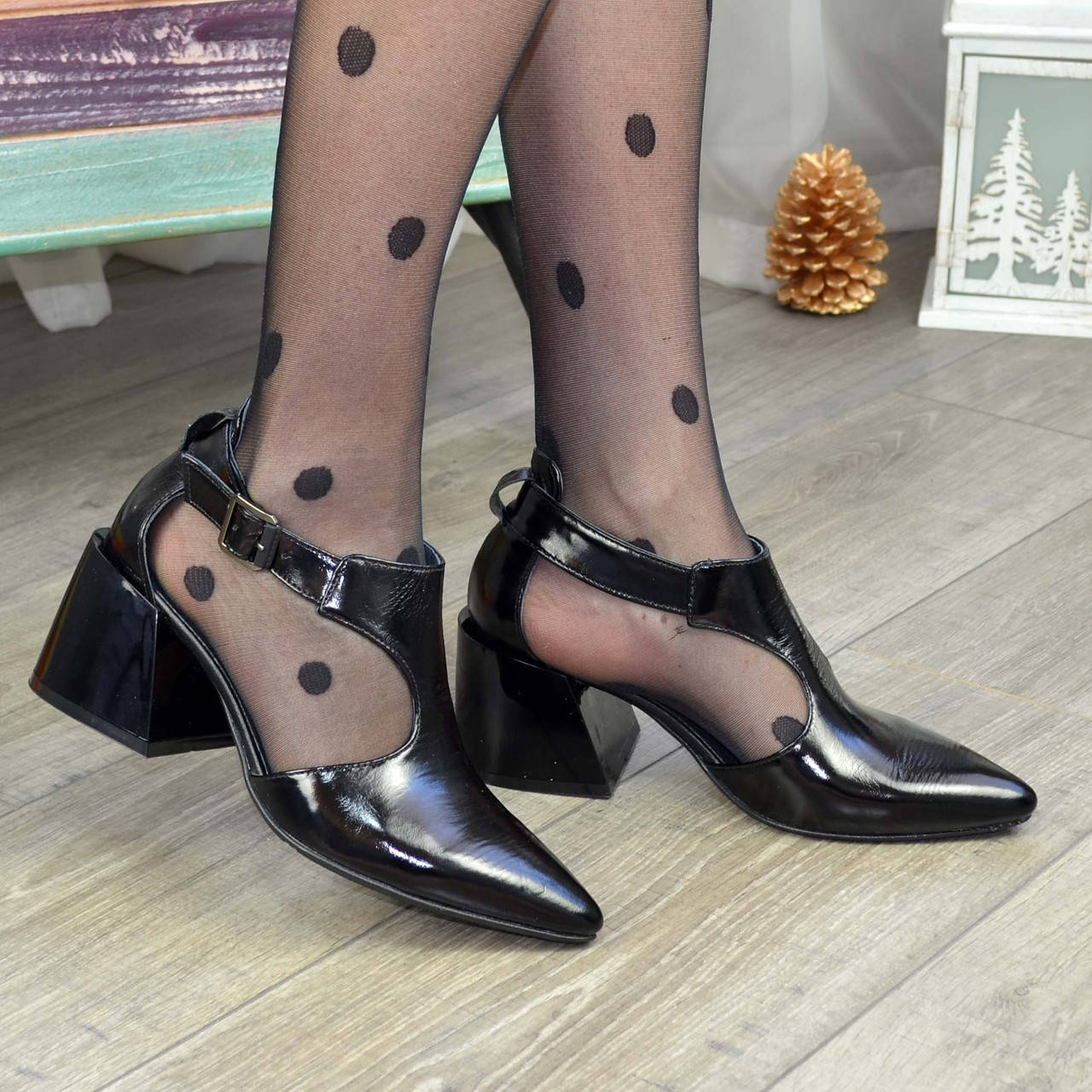 

Туфли женские из натуральной лаковой кожи. Цвет черный