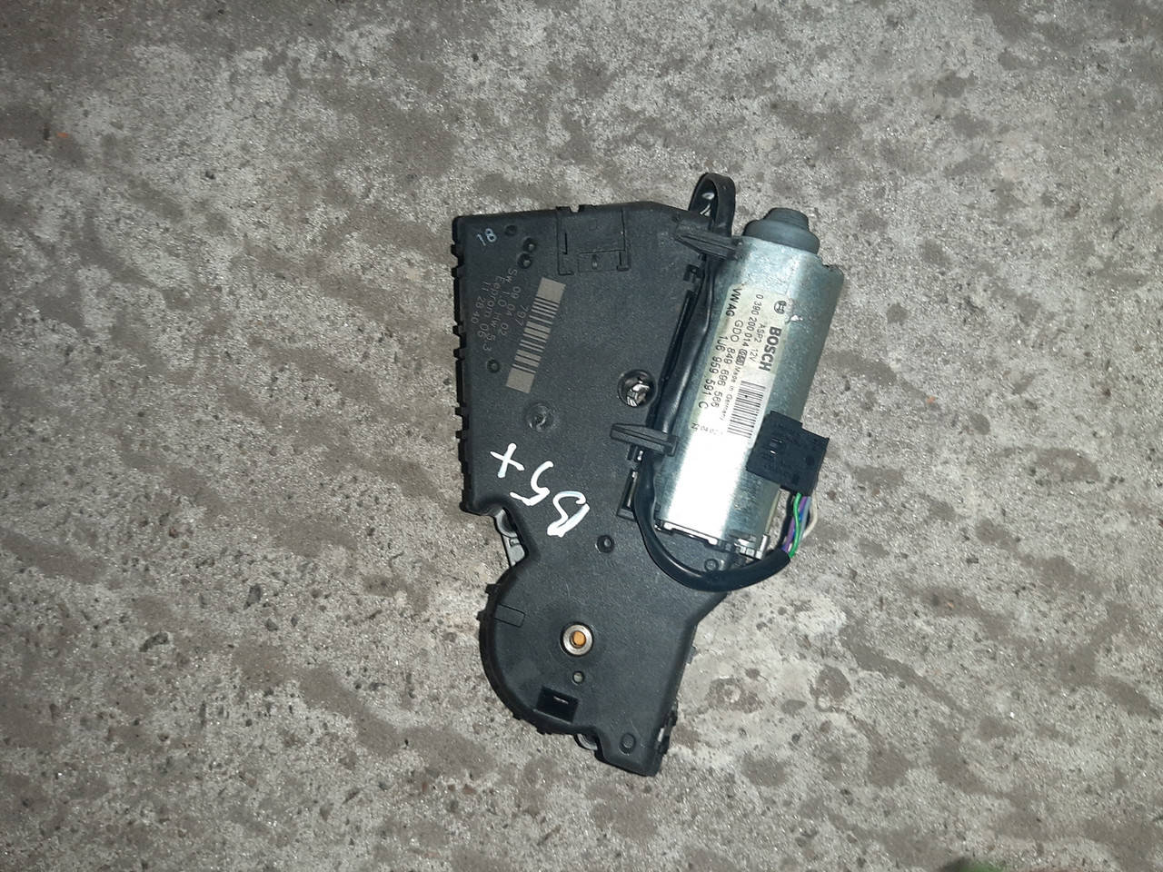 

Моторчик люка Volkswagen Passat B5+