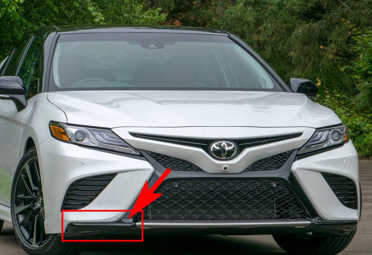 

Накладка бампера нижняя правая Toyota Camry SE / XSE 70 2018+