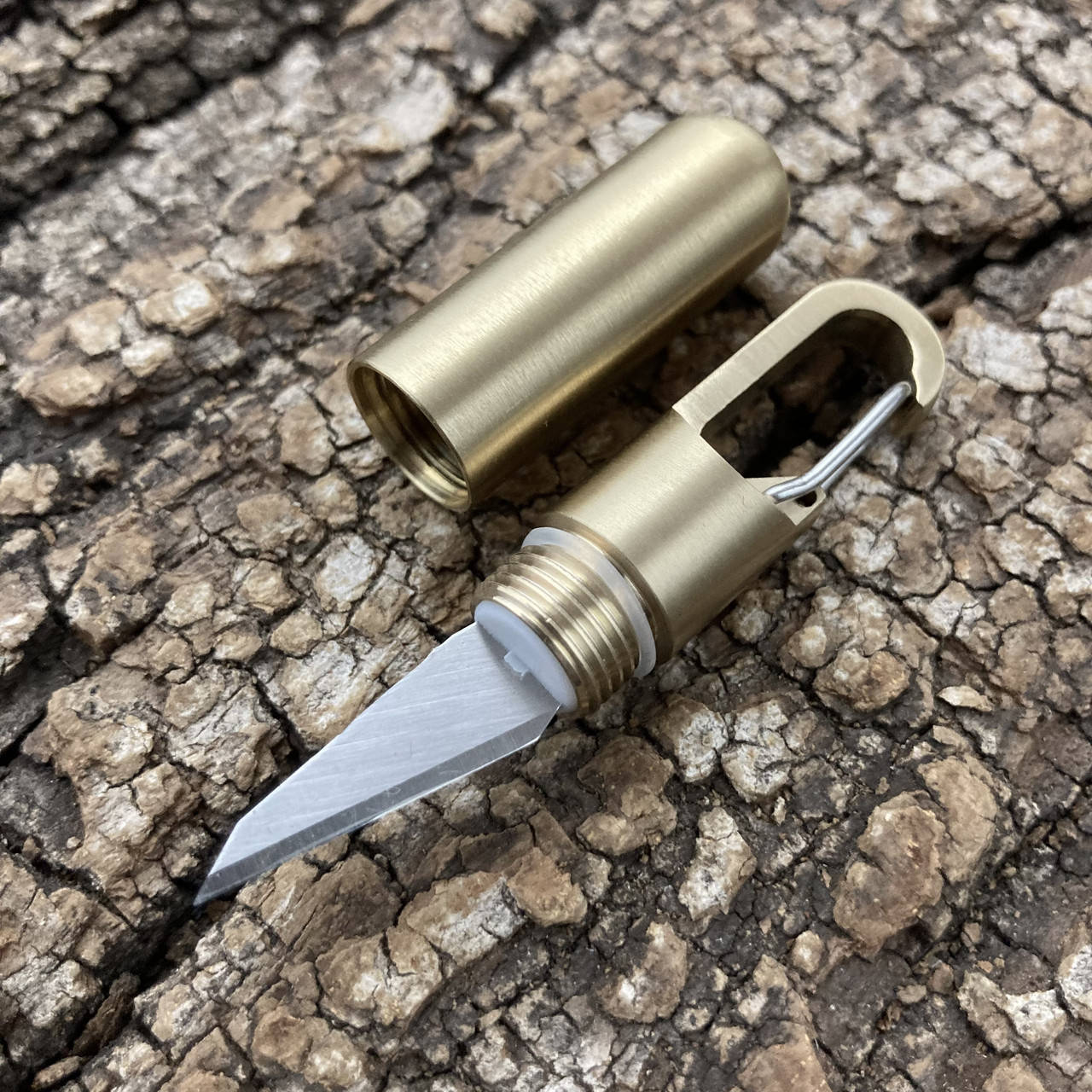 

Латунный нож-капсула YYEDC Bomb Knife