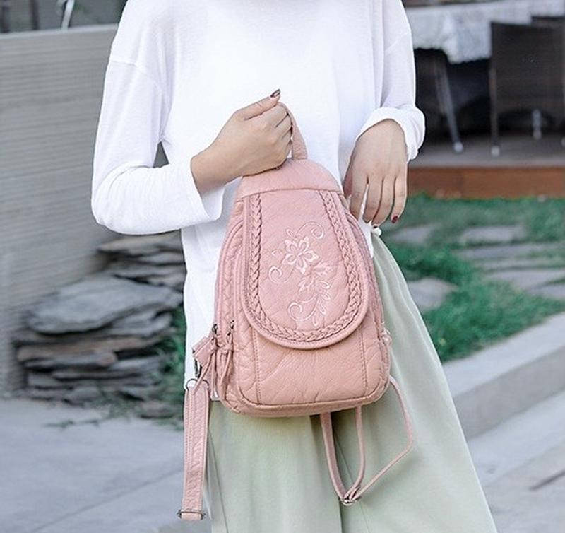 

Женский кожаный розовый мягкий рюкзак